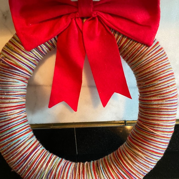 Christmas Yarn Wreath - Picture 8 of 11